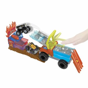 Hot Wheels Monster Trucks Fire Crash Challenge