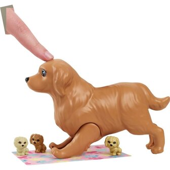 Barbie pop met hondenpuppies