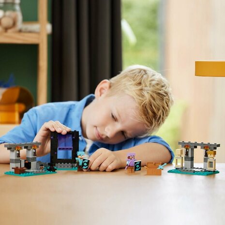 Lego 21252 Minecraft The Armory
